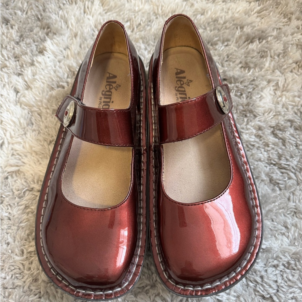 Alegria Women's Glossy Burgundy Mules